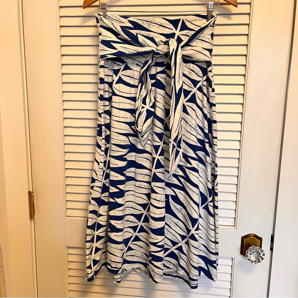 Patagonia Navy and White Leaf-Print Wrap maxi skirt, tie front Small